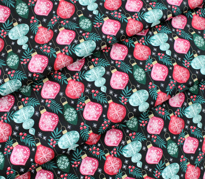 Cloud9 Fabrics Winter Wonderland 227195 Berries & Baubles